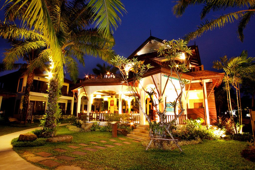Hive Khaolak Beach Resort 