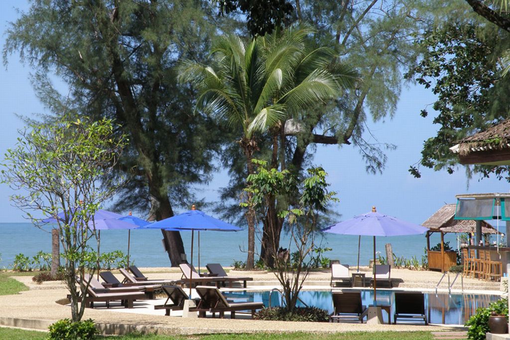 Hive Khaolak Beach Resort 
