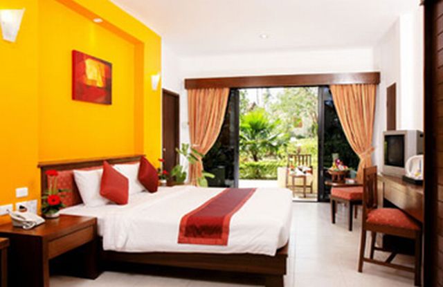 All Seasons Naiharn Phuket Hotel 