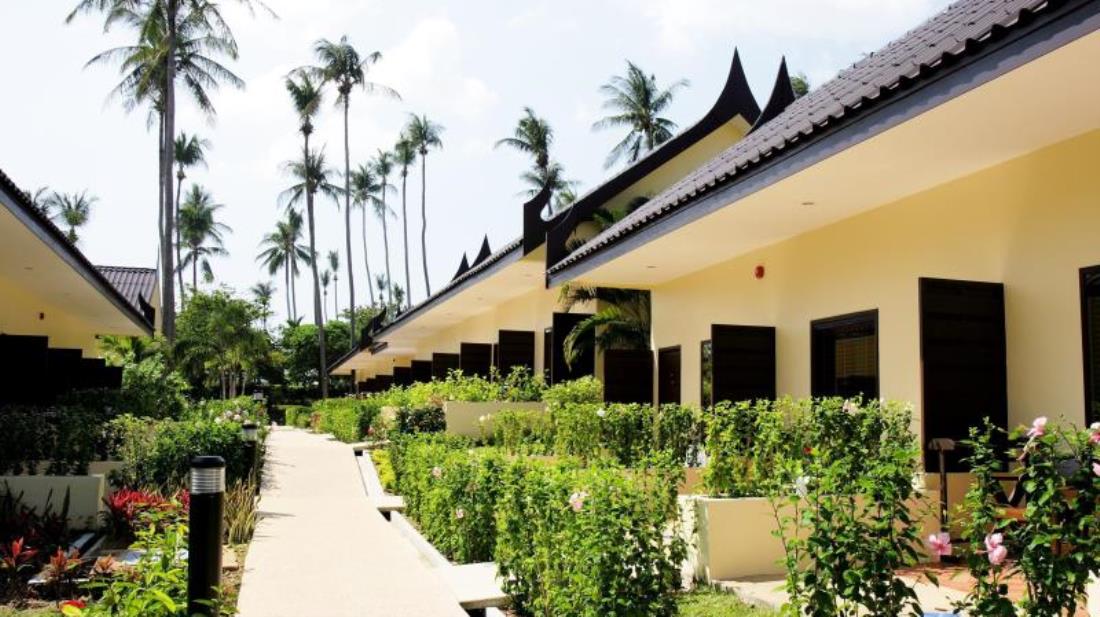 All Seasons Naiharn Phuket Hotel 