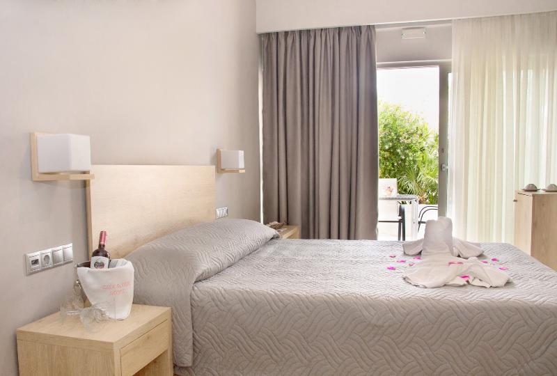 Resol Hotel (Ex Liza Mary)