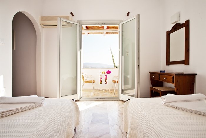 Roses Beach Hotel 