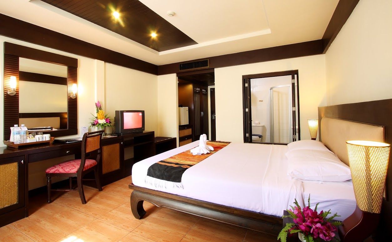 Thara Patong Beach Resort & Spa 