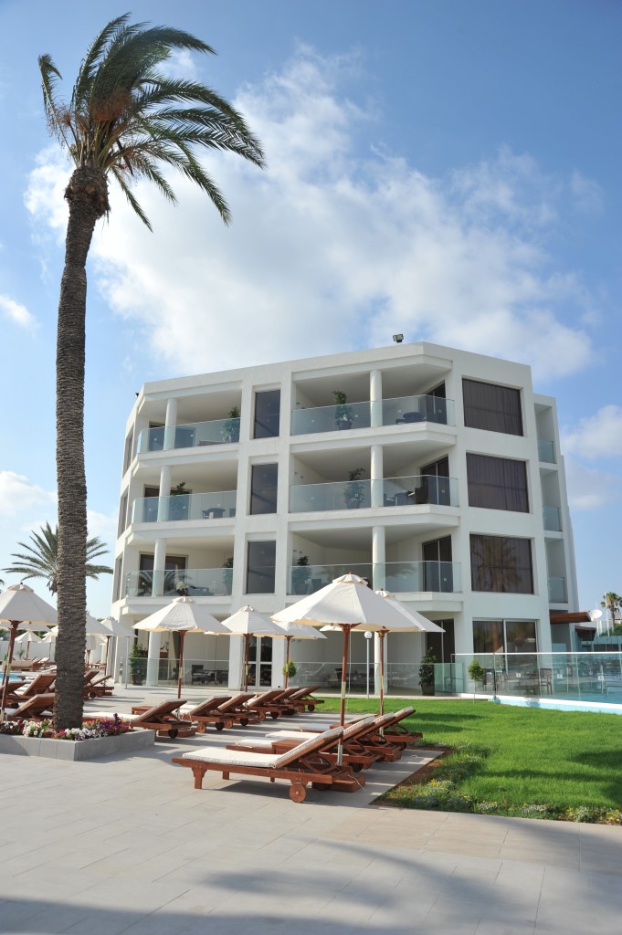Adams Beach Deluxe Wing 