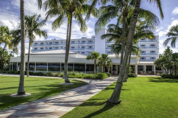 Naples Beach Hotel And Golf Club 