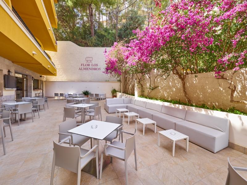 Flor Los Almendros Hotel & Apartments 