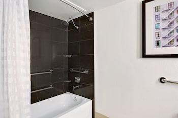 Hyatt House Austin/Arboretum 