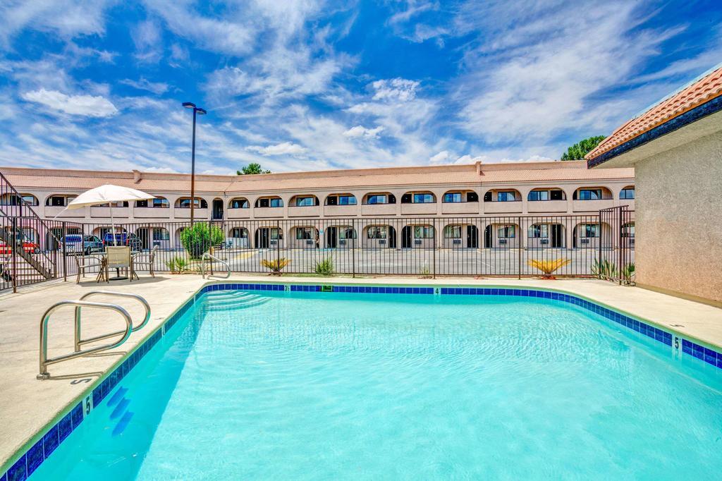 Super 8 By Wyndham Las Vegas Nellis Afb Area 