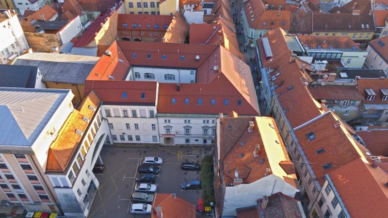 Uni Youth Hostel 