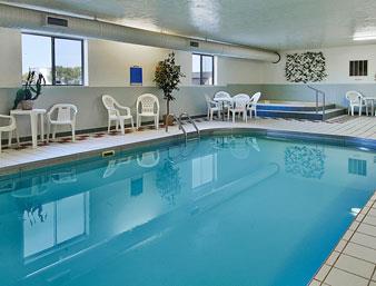 Super 8 By Wyndham Fargo/I-29/West Acres Mall 