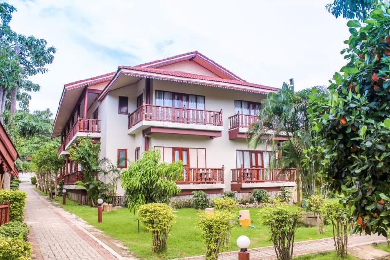 Buri Beach Resort 