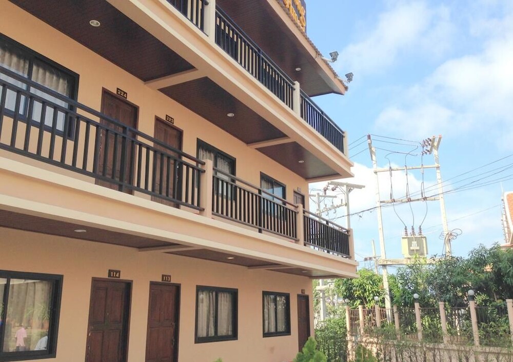 Panupong Hotel 
