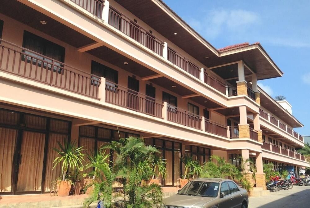 Panupong Hotel 