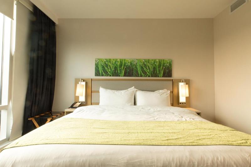 Wyndham Garden Fresh Meadows Flushing 