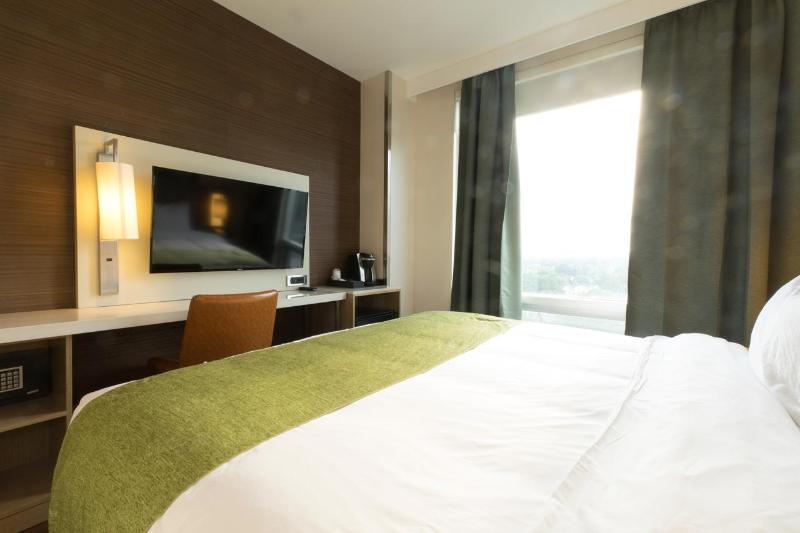 Wyndham Garden Fresh Meadows Flushing 