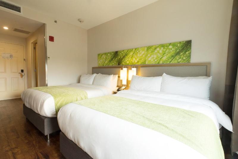 Wyndham Garden Fresh Meadows Flushing 