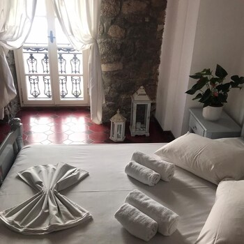 Dionysos Hotel 