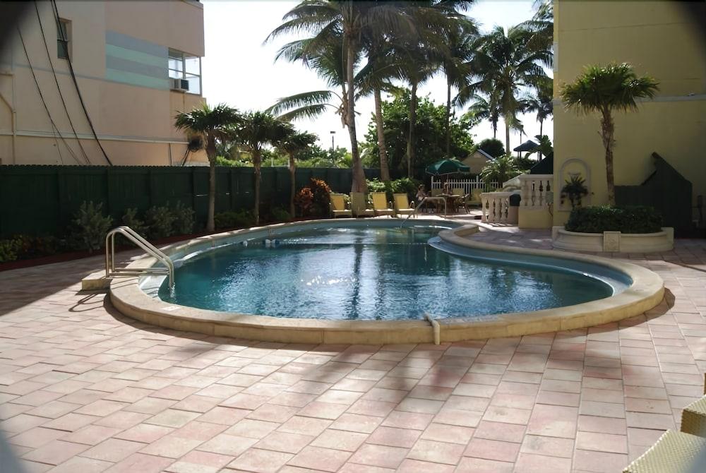 Westgate South Beach Oceanfront Resort 