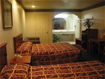 Hollywood Inn Express South 