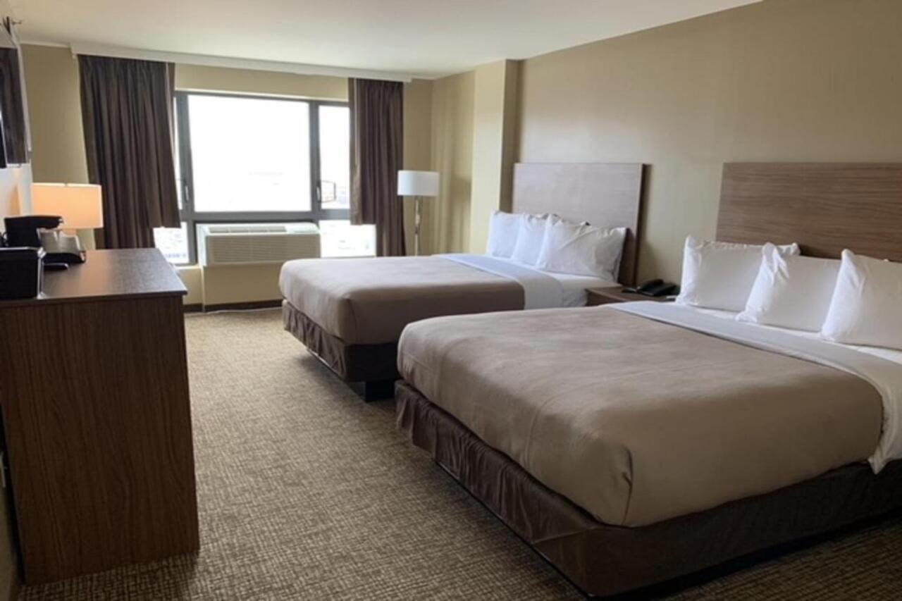 Astoria Delancy Inn & Suites 
