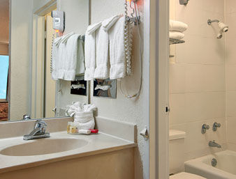 Ramada By Wyndham Fort Lauderdale Airport/Cruise Port 