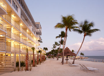 Postcard Inn Beach Resort 