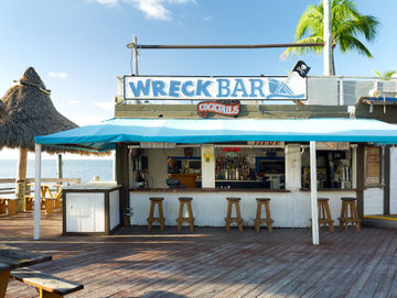 Postcard Inn Beach Resort 