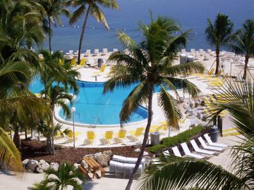 Postcard Inn Beach Resort 