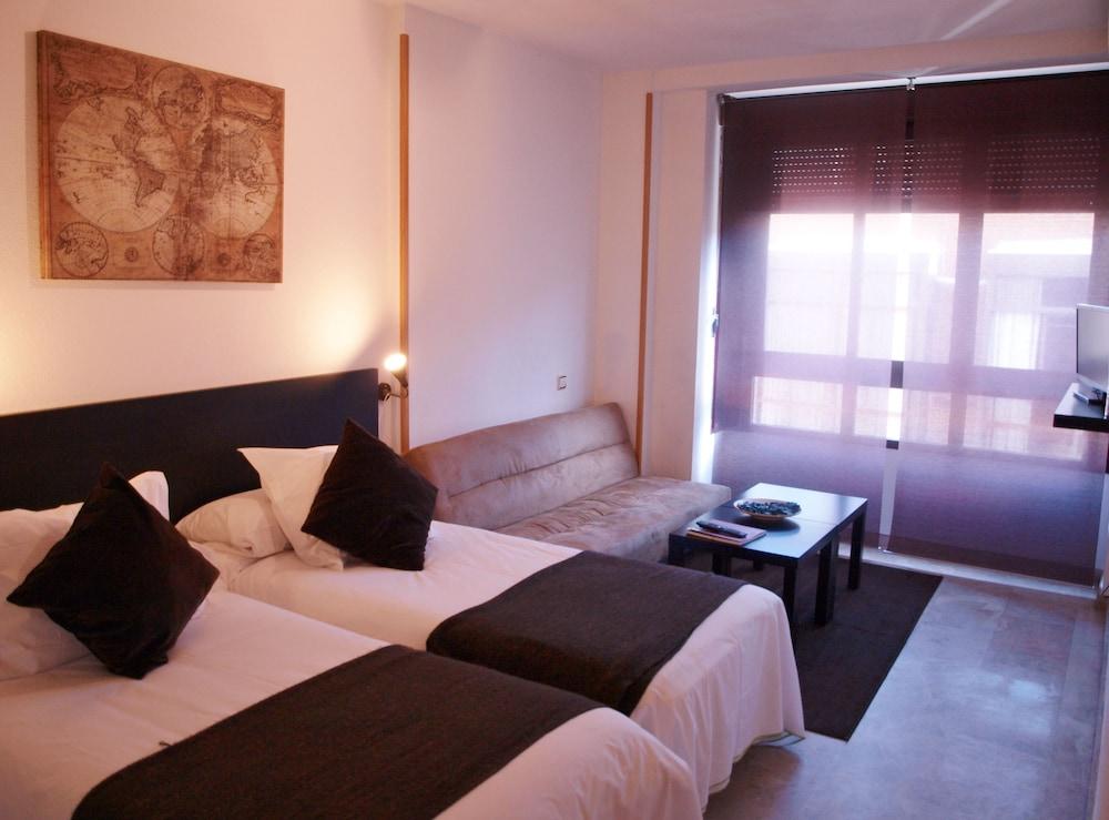 Stylish City Aparthotel 