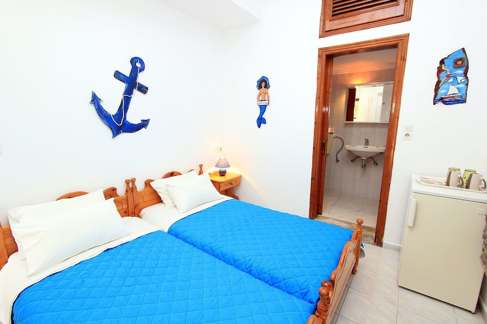 Symi Center 