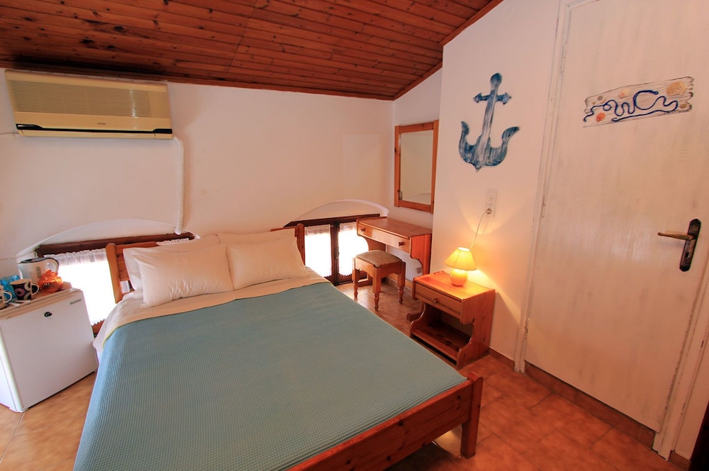 Symi Center 