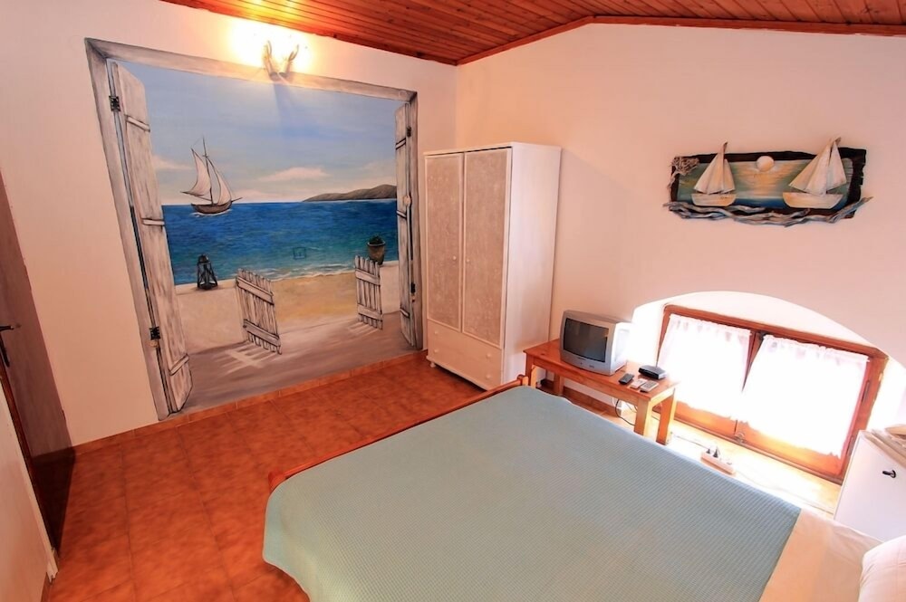 Symi Center 