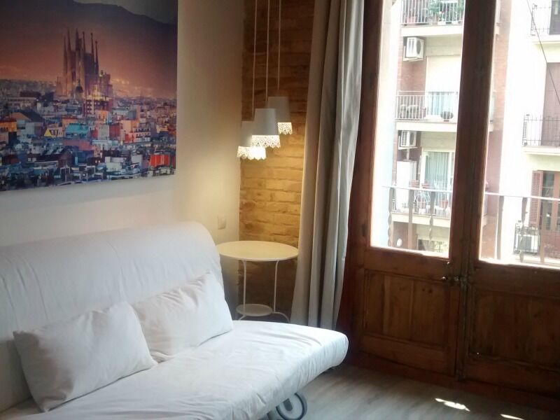 Happy People Sagrada Familia Gaudi Apartments 