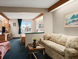 Howard Johnson Inn And Suites 