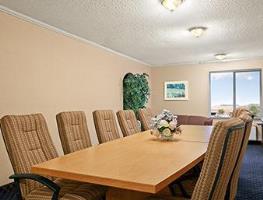 Howard Johnson Inn And Suites 
