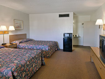 Days Inn By Wyndham Plainview 