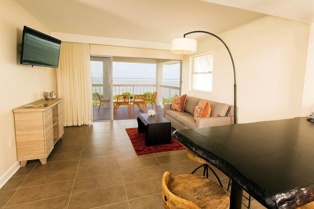 Pelican Cove Resort & Marina 
