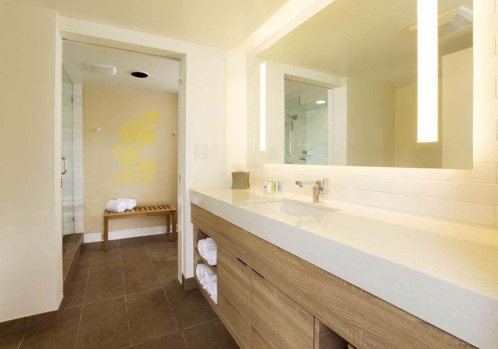 Pelican Cove Resort & Marina 