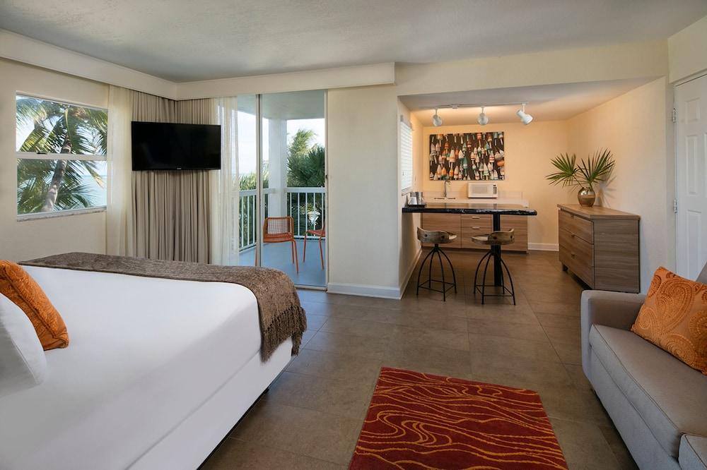 Pelican Cove Resort & Marina 