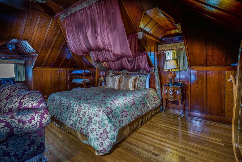Rose Garden Inn 