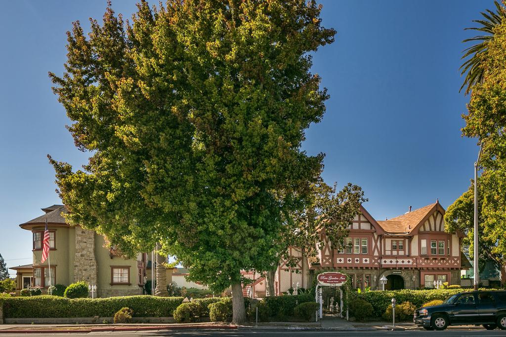 Rose Garden Inn 